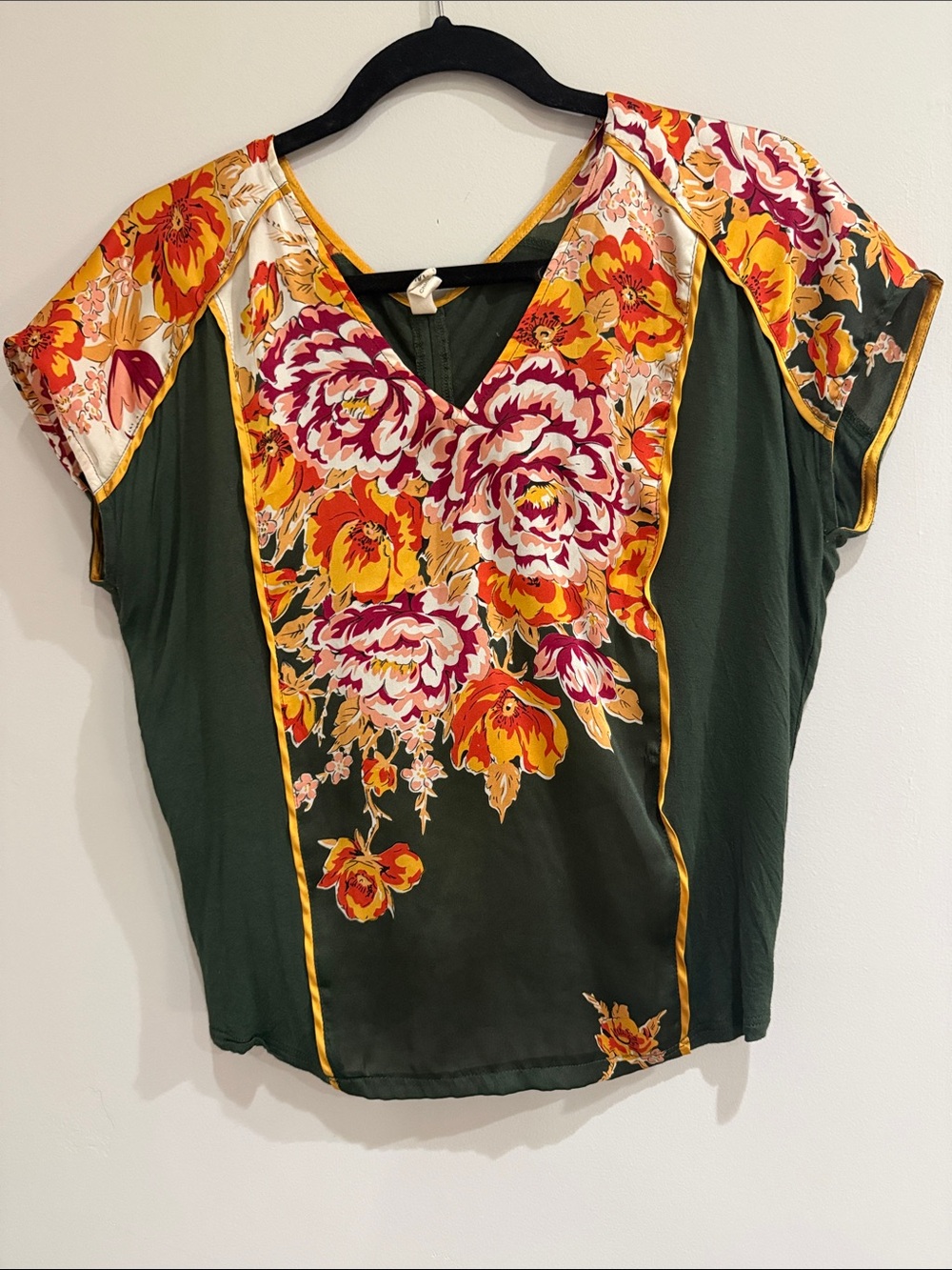 Anthropology - Floral V-Neck Women's Top in Dark Green and Mustard